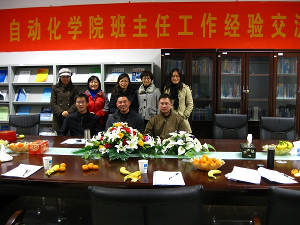 麻豆av
举办班主任工作经验交流会