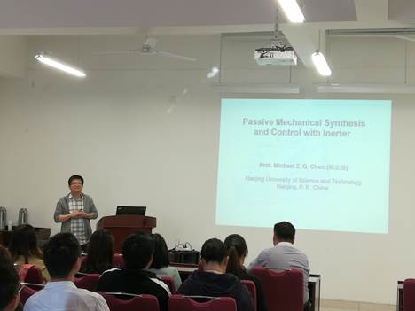 说明:图片包含 室内, 人员, 墙壁, 天花板

描述已自动生成